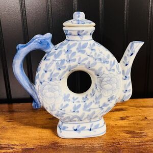 Vintage Chinoiserie Doughnut Donut Shape Oriental Teapot Blue White Deco 7.5”